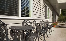 Super 8 By Wyndham Salmon